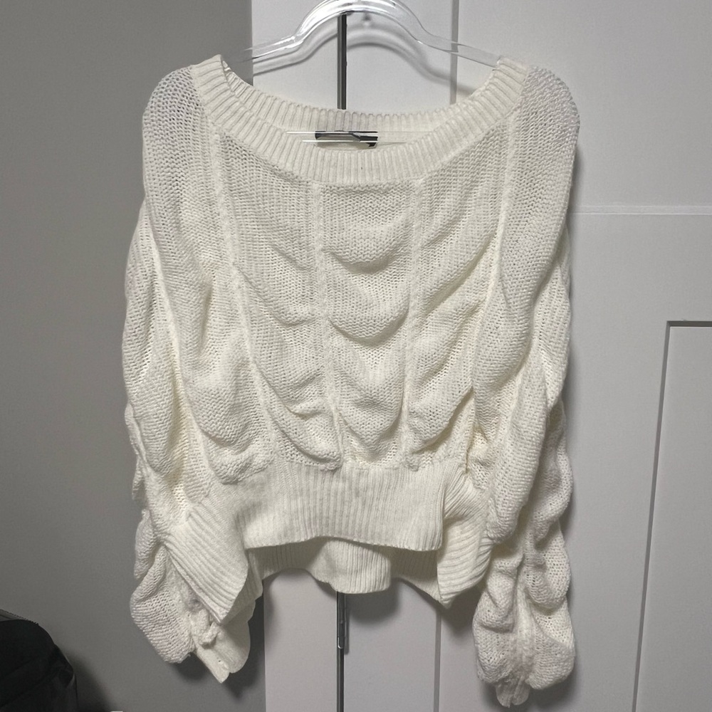 Elegant White Knit Sweater - Picture 1 of 3